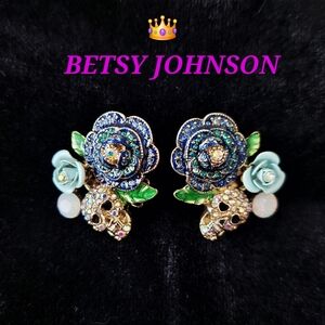 Betsey Johnson Blue and Gold Skull Rinestone And Opal Clip On Earrings✨️👑